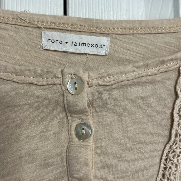 Coco + Jaimeson Floral Embroidered Top Blouse Size L - Picture 2 of 7